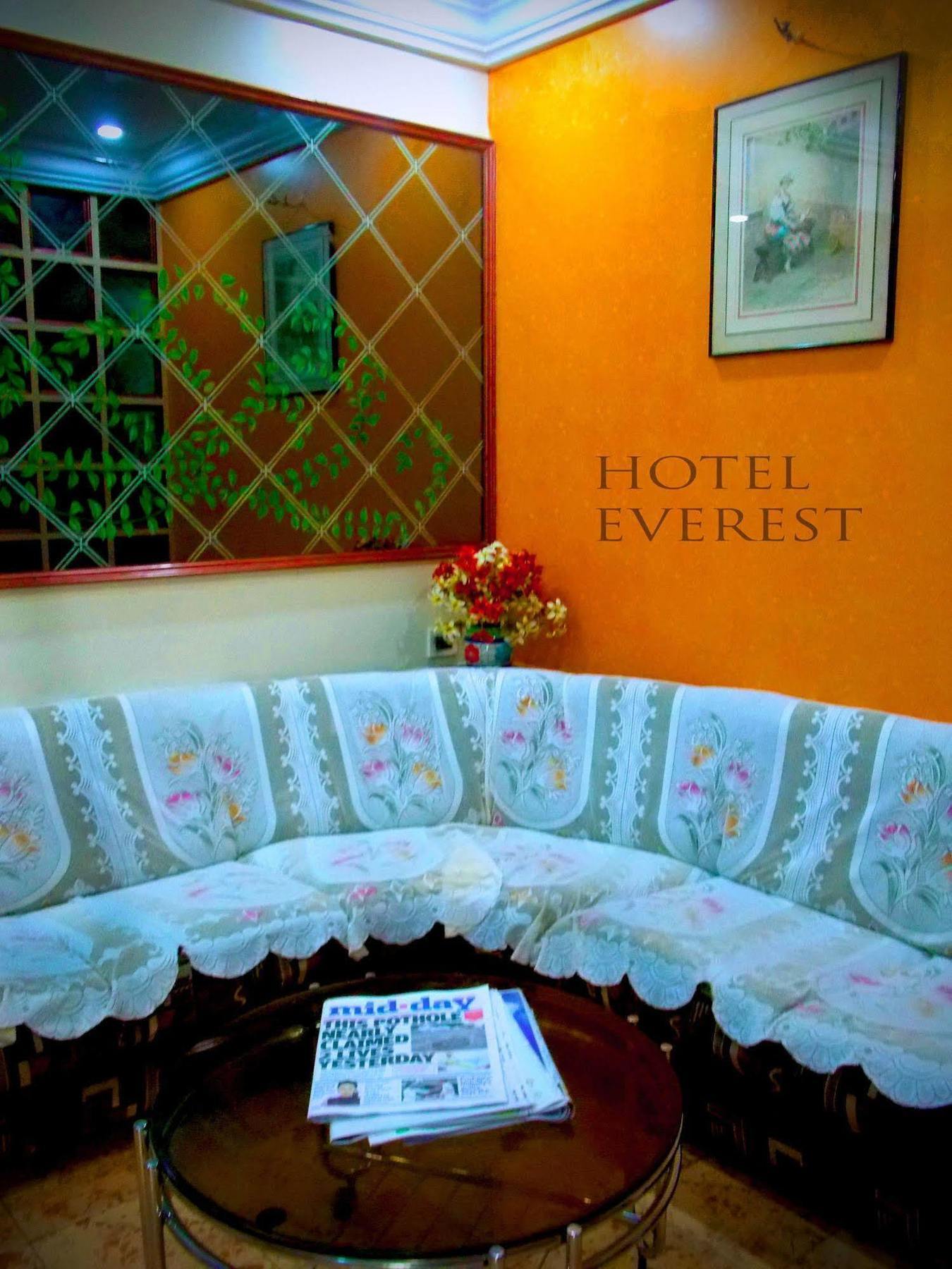 Everest Hotel